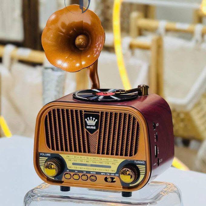 VINTAGE RADIO